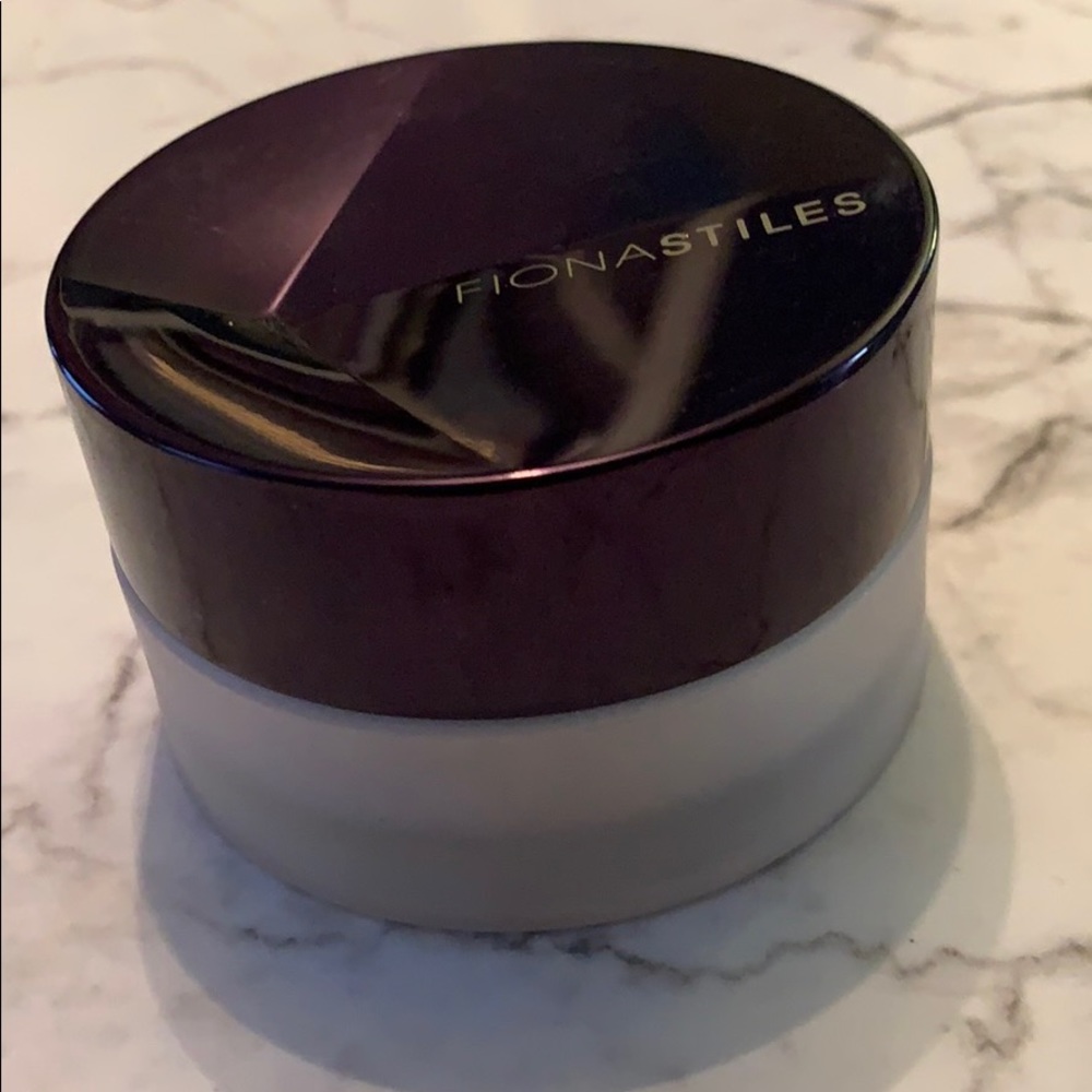 Fiona Stiles Whitestone Invisible Loose Powder - Picture 2 of 5